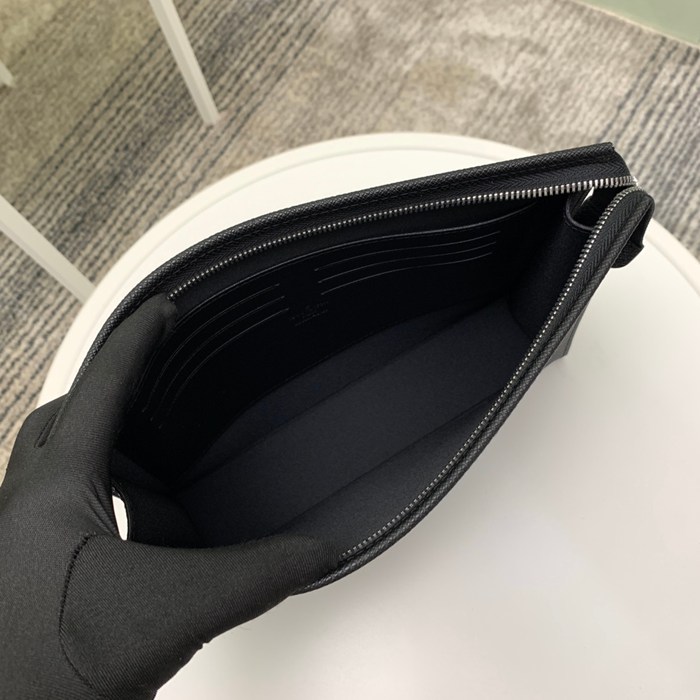 LOUIS VUITTON ポシェット ボヤージュ タイガレザー メンズ 27×21×3cm