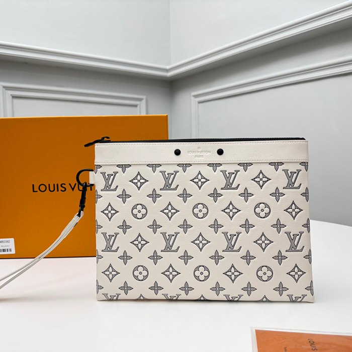 LOUIS VUITTON ポシェット トゥーゴー モノグラム シャドウ レザー メンズ 30×21.5×1cm LOUIS VUITTON ポシェット トゥーゴー モノグラム シャドウ レザー メンズ 30×21.5×1cm