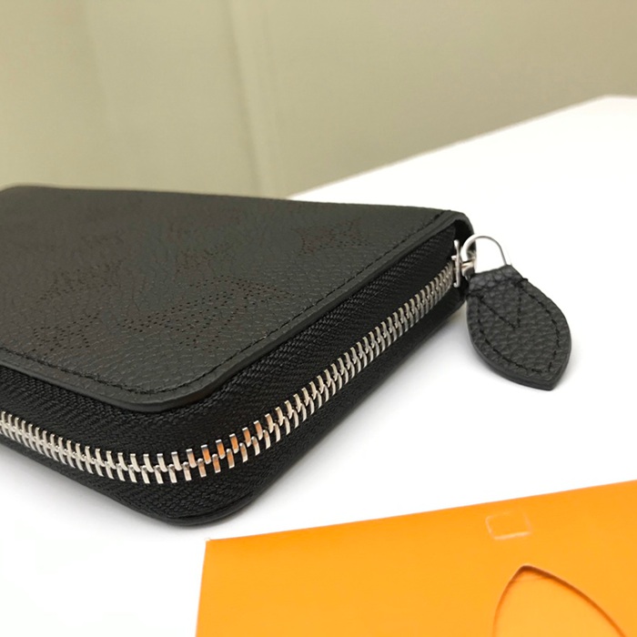 LOUIS VUITTON ジッピー ウォレット マヒナレザー レディース 19.5×10.5×2.5cm