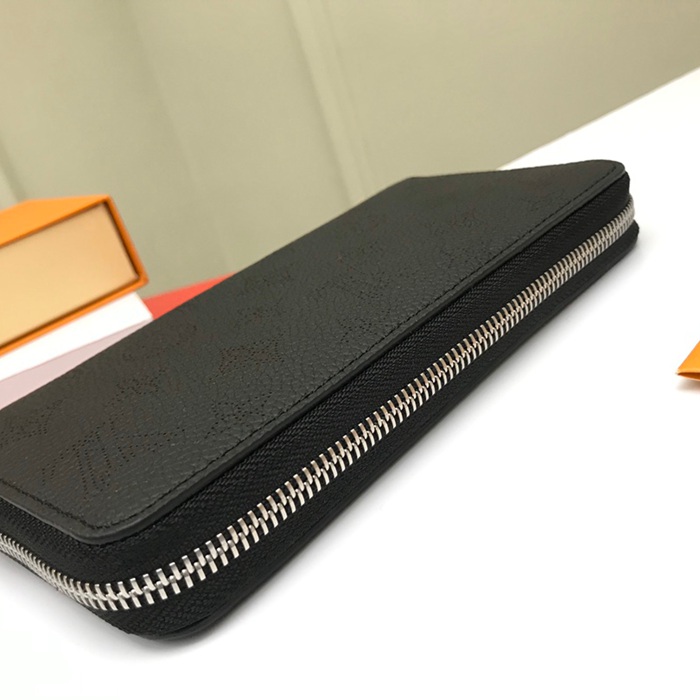 LOUIS VUITTON ジッピー ウォレット マヒナレザー レディース 19.5×10.5×2.5cm