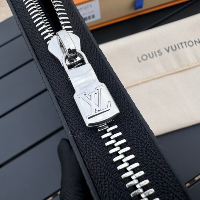LOUIS VUITTON ジッピー ウォレット タイガレザー メンズ 21×10×2.5cm