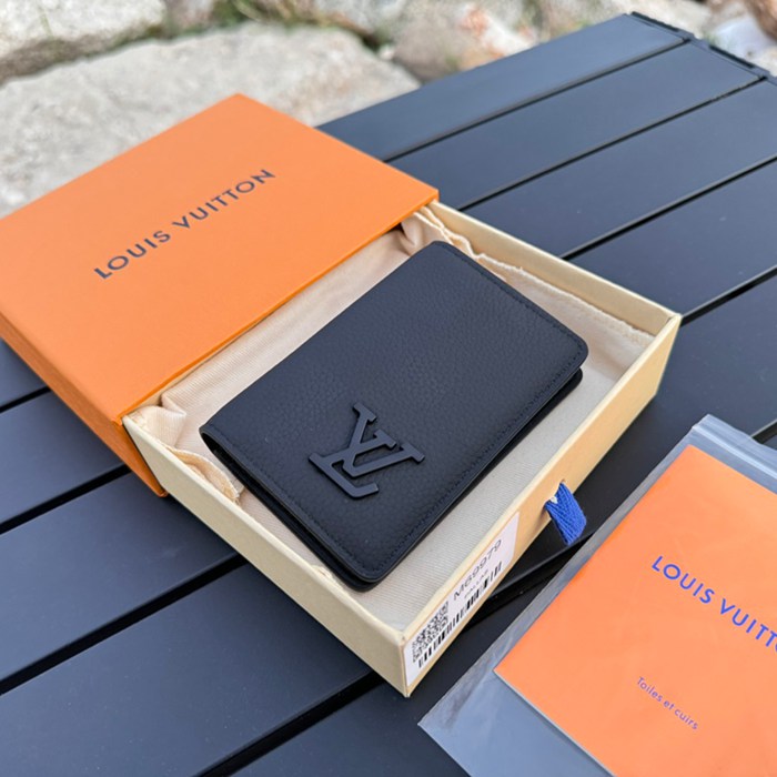 LOUIS VUITTON ポケット オーガナイザー LVアエログラム レザー メンズ 8×11×1cm LOUIS VUITTON ポケット オーガナイザー LVアエログラム レザー メンズ 8×11×1cm
