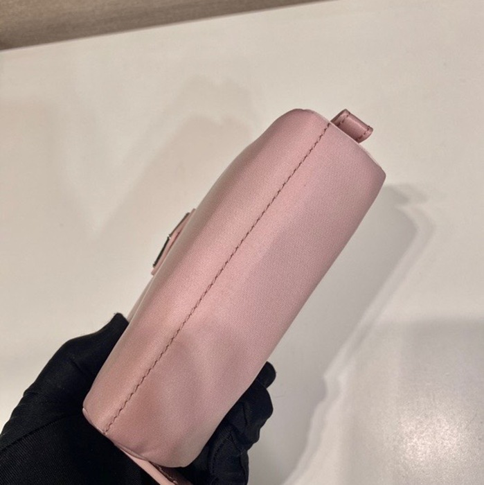 PRADA ミニクラッチ リサイクルナイロン ユニセックス 12×8×3.5cm