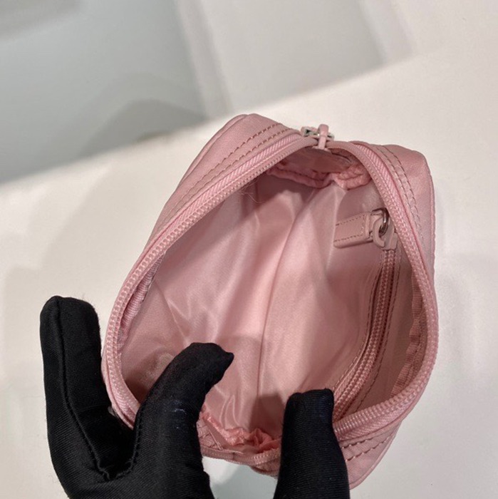 PRADA ミニクラッチ リサイクルナイロン ユニセックス 12×8×3.5cm