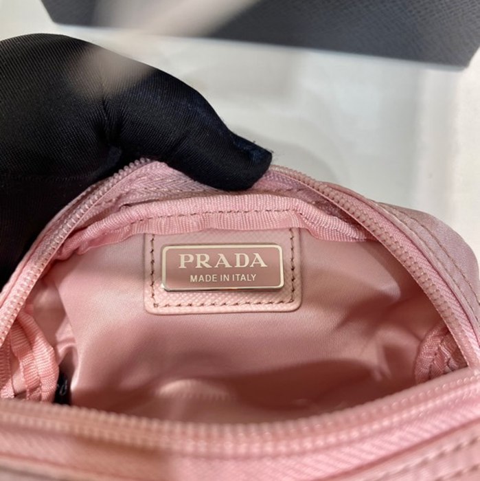PRADA ミニクラッチ リサイクルナイロン ユニセックス 12×8×3.5cm