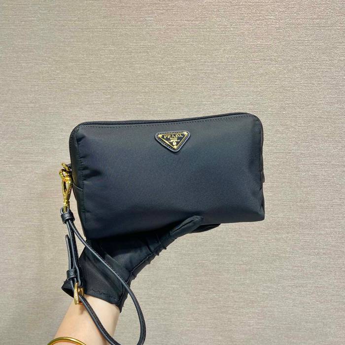 PRADA クラッチバッグ リサイクルナイロン ユニセックス 20×11.5×9cm PRADA クラッチバッグ リサイクルナイロン ユニセックス 20×11.5×9cm