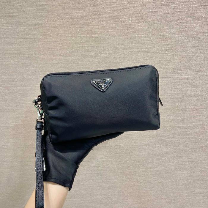 PRADA クラッチバッグ リサイクルナイロン ユニセックス 20×11.5×9cm PRADA クラッチバッグ リサイクルナイロン ユニセックス 20×11.5×9cm