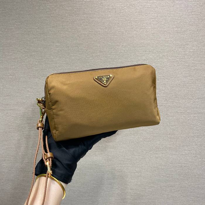 PRADA クラッチバッグ リサイクルナイロン ユニセックス 20×11.5×9cm PRADA クラッチバッグ リサイクルナイロン ユニセックス 20×11.5×9cm