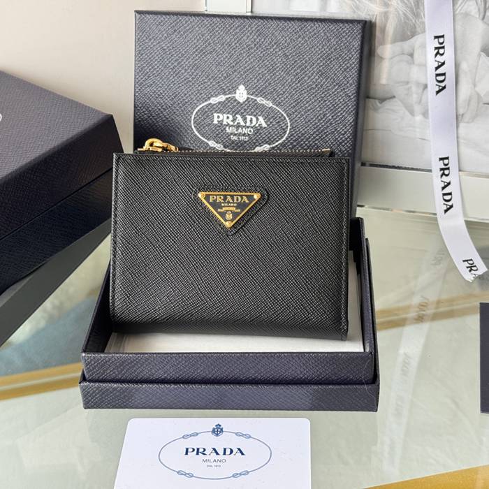PRADA 二つ折り財布 サフィアーノレザー メンズ 10×9×2cm PRADA 二つ折り財布 サフィアーノレザー メンズ 10×9×2cm