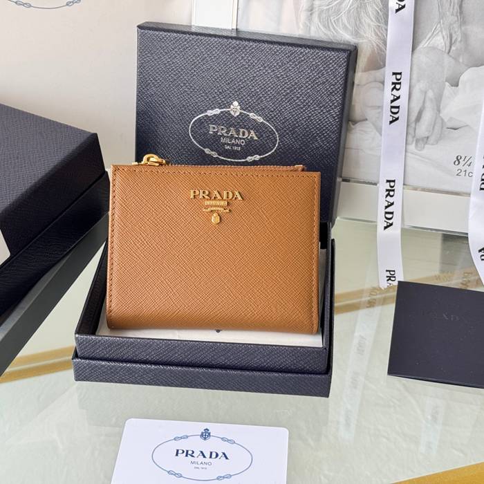 PRADA 二つ折り財布 サフィアーノレザー メンズ 10×9×2cm PRADA 二つ折り財布 サフィアーノレザー メンズ 10×9×2cm
