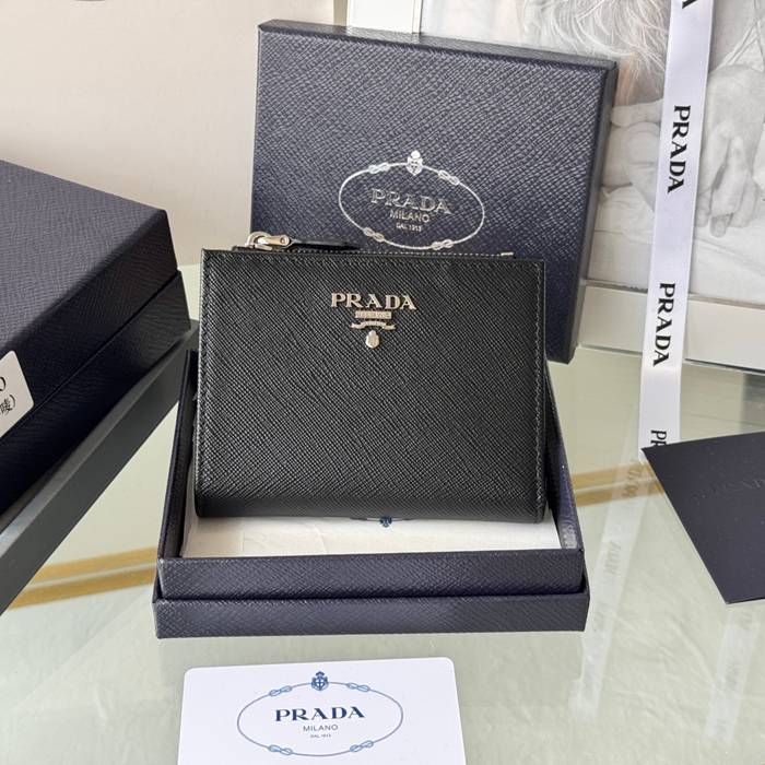 PRADA 二つ折り財布 サフィアーノレザー メンズ 10×9×2cm PRADA 二つ折り財布 サフィアーノレザー メンズ 10×9×2cm