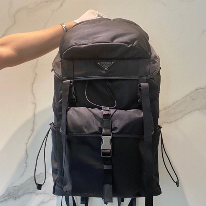 プラダ スタイル マウンテン リュック 2VZ079 サイズ：32×52×19cm