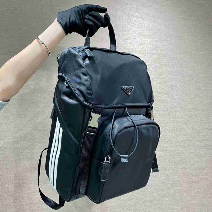 プラダ スタイル リュック 2VZ135 コラボデザイン サイズ：27×45×17cm