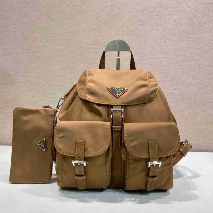 プラダ スタイル リュック サフィアーノ レザー ポーチ付き サイズ:30×32×15cm プラダ スタイル リュック サフィアーノ レザー ポーチ付き サイズ:30×32×15cm