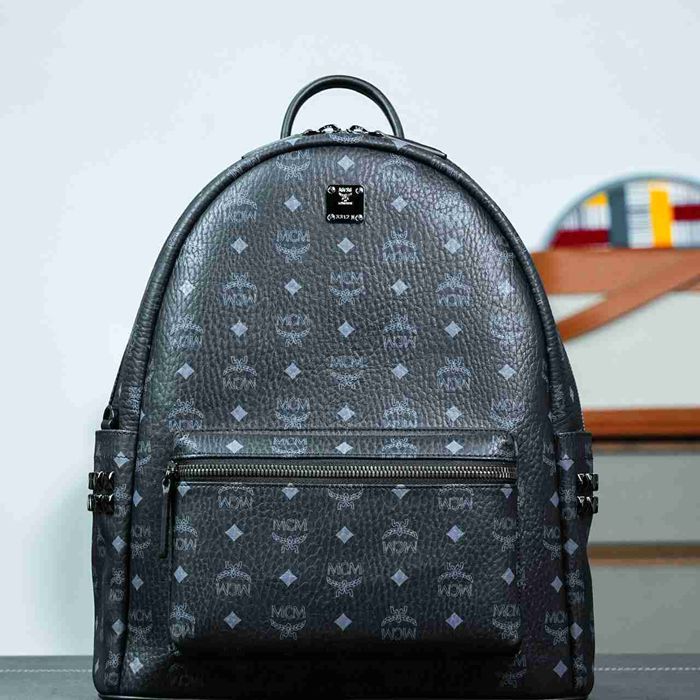 MCM スタイル ビゼトス スターク ミディアム リュック ブラック サイズ：41×15.5×33.5cm