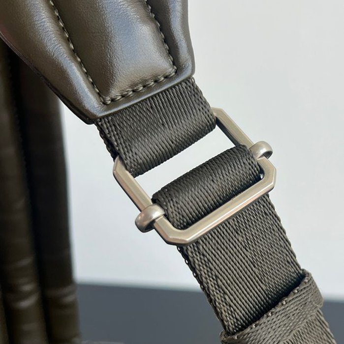 BOTTEGA VENETA スタイル 編み込み レザー リュック ビジネス サイズ:41×25×9cm