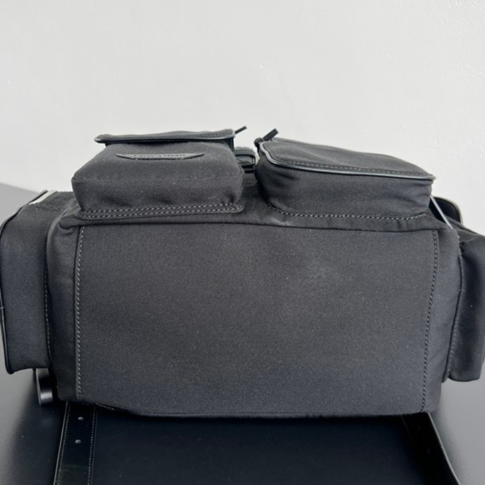 BOTTEGA VENETA スタイル クロスロード 多ポケット リュック ナイロン サイズ:31×42×14cm