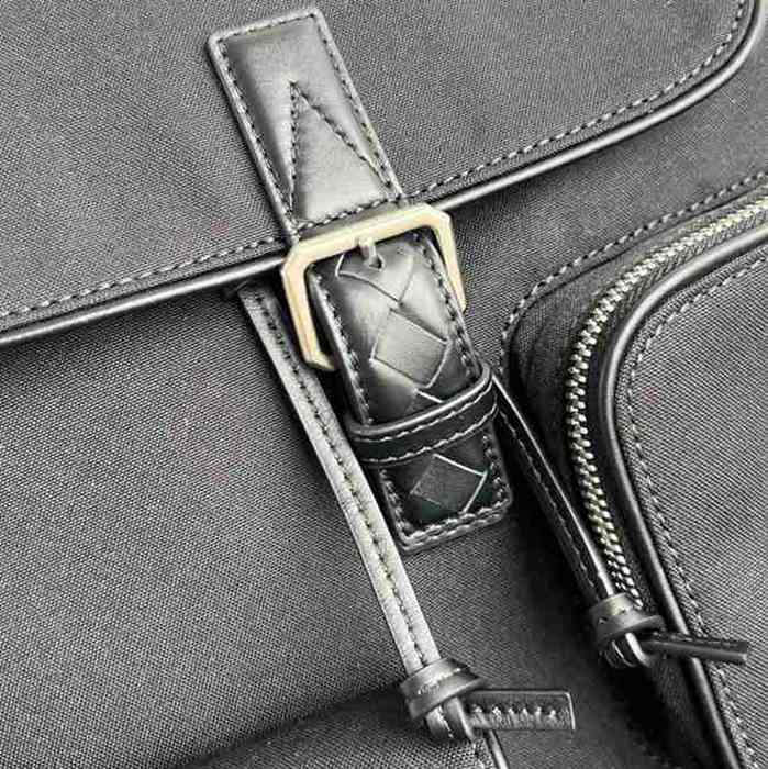 BOTTEGA VENETA スタイル クロスロード 多ポケット リュック ナイロン サイズ:31×42×14cm