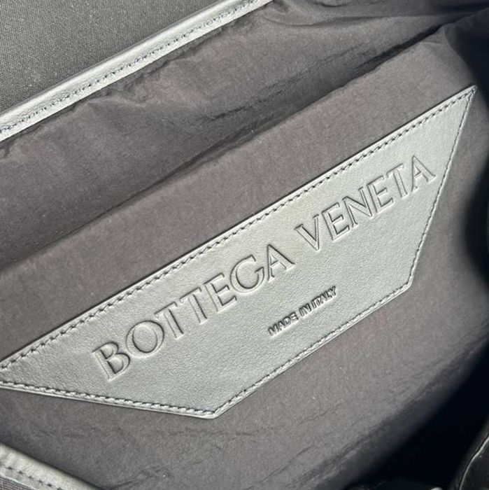 BOTTEGA VENETA スタイル クロスロード 多ポケット リュック ナイロン サイズ:31×42×14cm