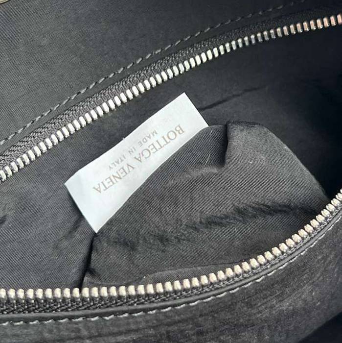 BOTTEGA VENETA スタイル クロスロード 多ポケット リュック ナイロン サイズ:31×42×14cm