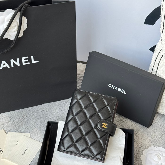 CHANEL AP3196 パスポート&ウォレット 二合一 ラム革 サイズ:15x10cm