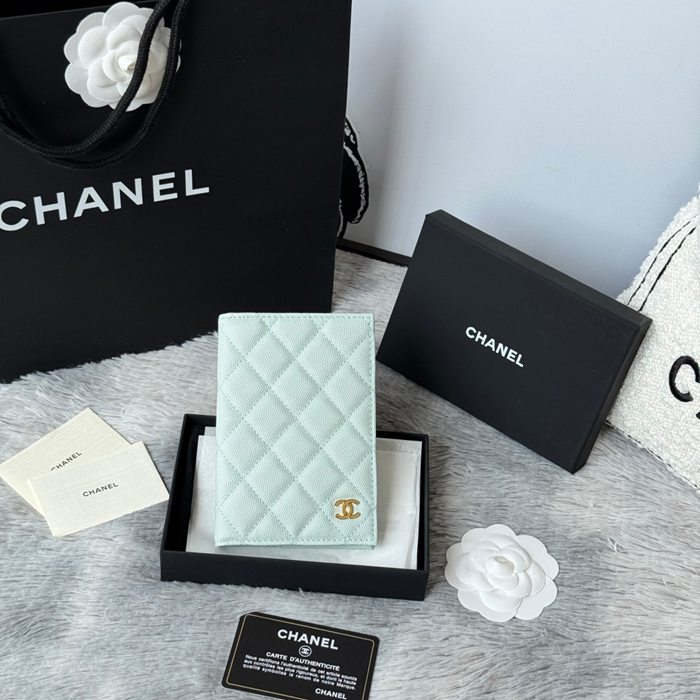 CHANEL AP3197 クラシックパスポートケース カヴィア粒革 サイズ:14.5x10.5cm