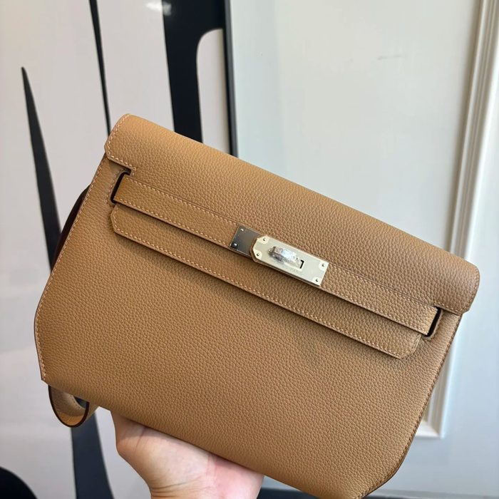 HERMES ケリー デペッシュ 25 クラッチバッグ トゴ革 ショルダーストラップ付き サイズ: HERMES ケリー デペッシュ 25 クラッチバッグ トゴ革 ショルダーストラップ付き サイズ: