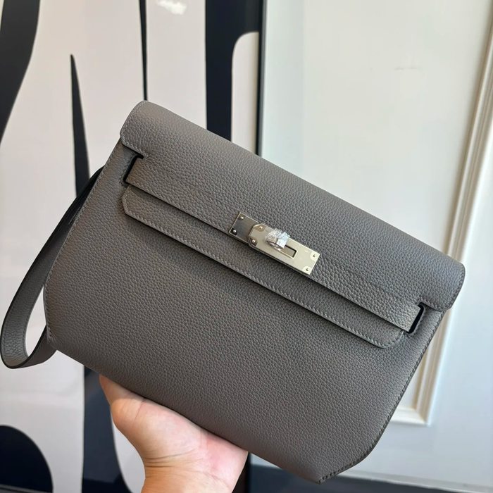 HERMES ケリー デペッシュ 25 クラッチバッグ トゴ革 ショルダーストラップ付き サイズ: HERMES ケリー デペッシュ 25 クラッチバッグ トゴ革 ショルダーストラップ付き サイズ: