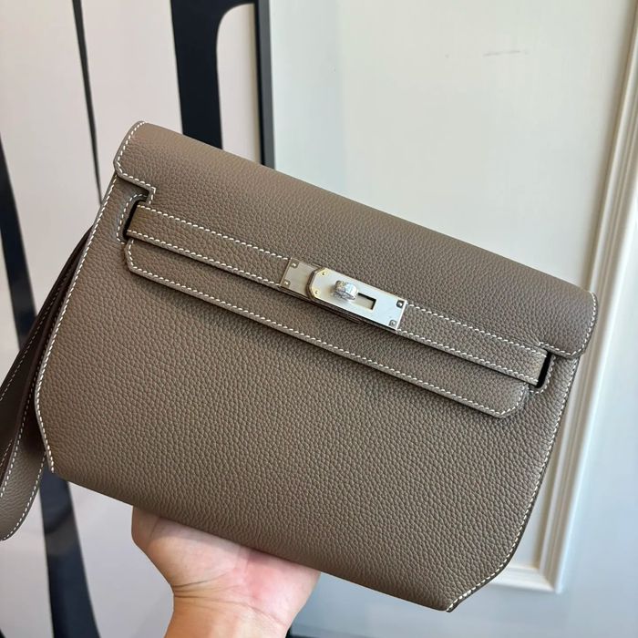 HERMES ケリー デペッシュ 25 クラッチバッグ トゴ革 ショルダーストラップ付き サイズ: HERMES ケリー デペッシュ 25 クラッチバッグ トゴ革 ショルダーストラップ付き サイズ: