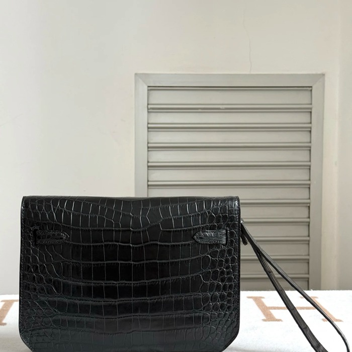 HERMES ケリー デペッシュ 25cm クラッチバッグ マットワニ腹皮 ブラック ゴールド金具 サイズ: