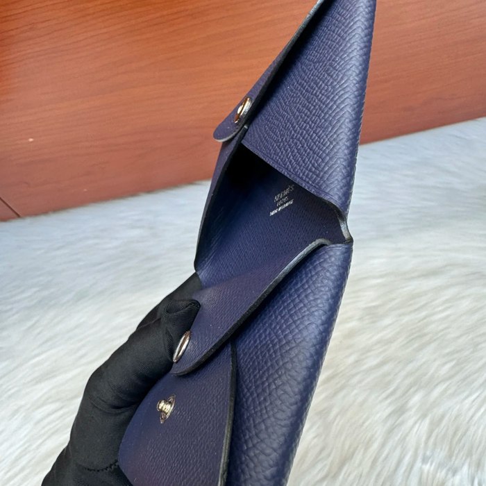 HERMES カルヴィ デュオ 二層カードケース エプソム 宝石ブルー シルバー金具 サイズ: