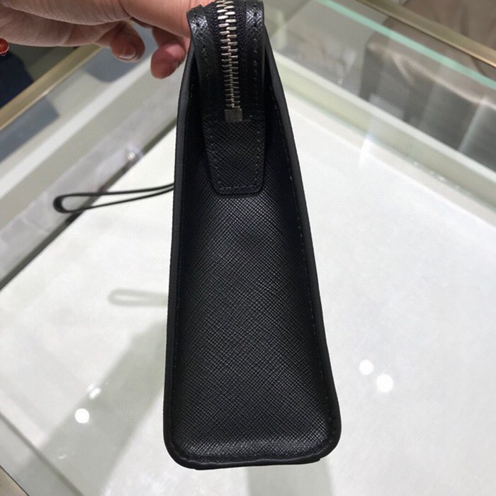 PRADA 2NE007 メンズクラッチバッグ サフィアーノ十字紋 サイズ:24x16.5x6.5cm