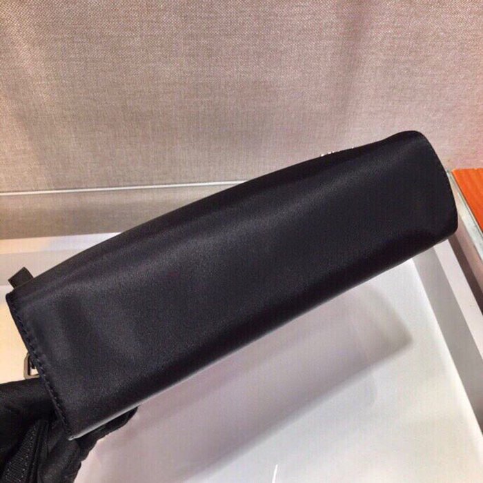 PRADA 2NE789 クラッチバッグ ナイロン三角ロゴ サイズ:24x17x6.5cm