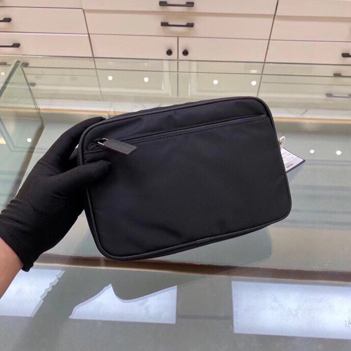 PRADA 2NE035 クラッチバッグ ナイロン三角 サイズ:24x16cm