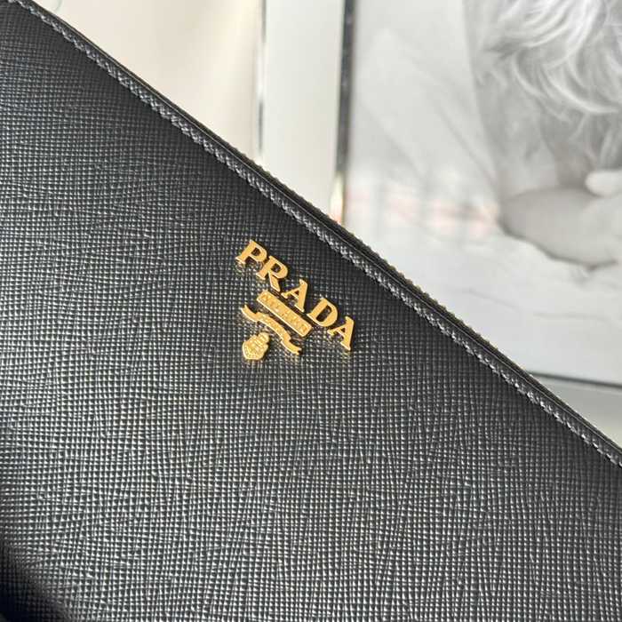 PRADA 1ML506 クラシックジッピー長財布 サフィアーノ十字紋 サイズ:19x12cm