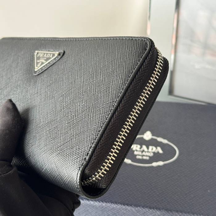 PRADA 1ML506 クラシックジッピー長財布 サフィアーノ十字紋 サイズ:19x12cm