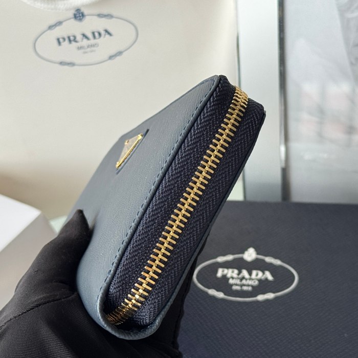 PRADA 1ML506 クラシックジッピー長財布 サフィアーノ十字紋 サイズ:19x12cm