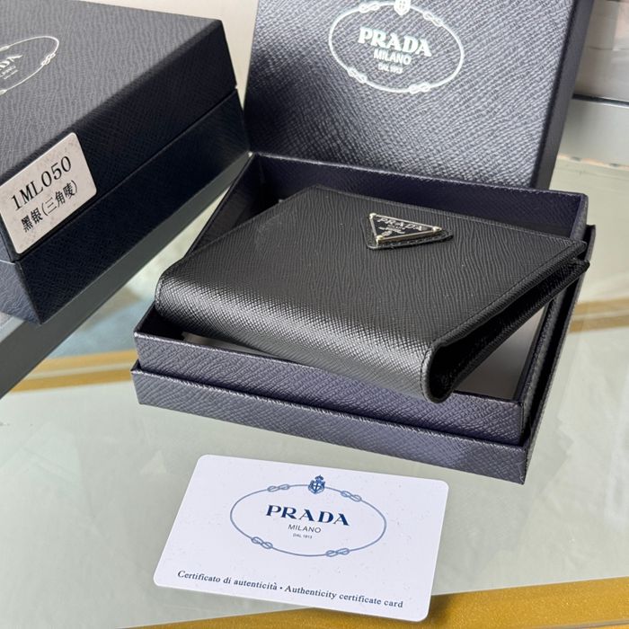 PRADA 1ML050 短財布 サフィアーノ十字紋 牛皮 サイズ:10x9cm