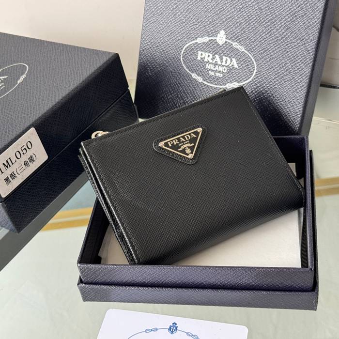 PRADA 1ML050 短財布 サフィアーノ十字紋 牛皮 サイズ:10x9cm