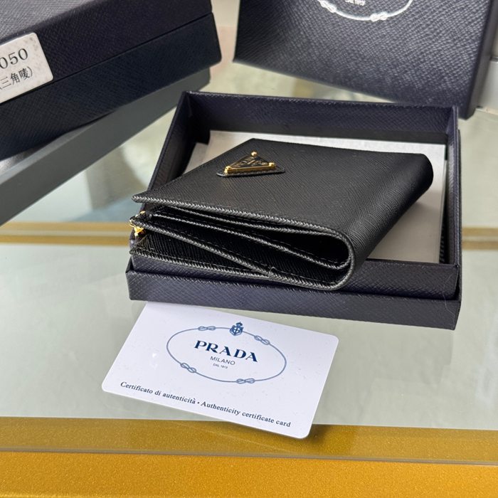 PRADA 1ML050 短財布 サフィアーノ十字紋 牛皮 サイズ:10x9cm
