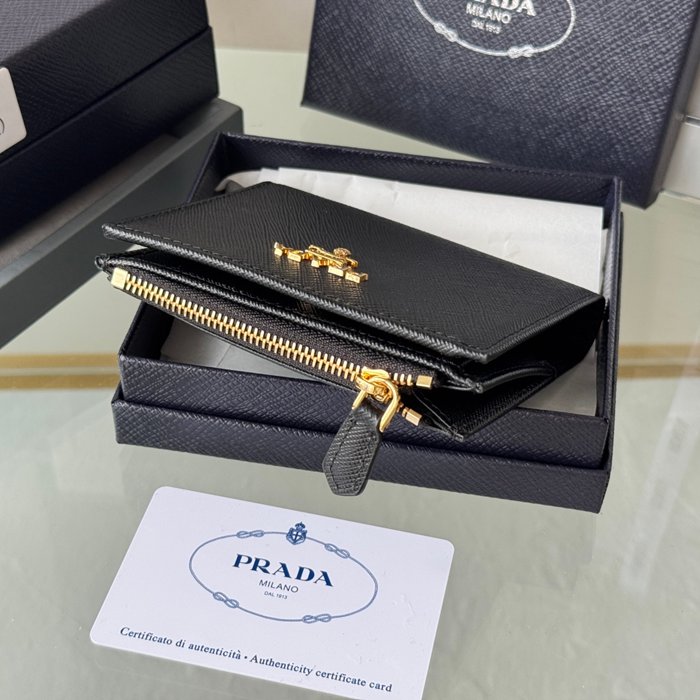 PRADA 1ML050 短財布 サフィアーノ十字紋 牛皮 サイズ:10x9cm