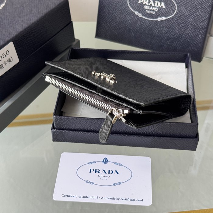 PRADA 1ML050 短財布 サフィアーノ十字紋 牛皮 サイズ:10x9cm