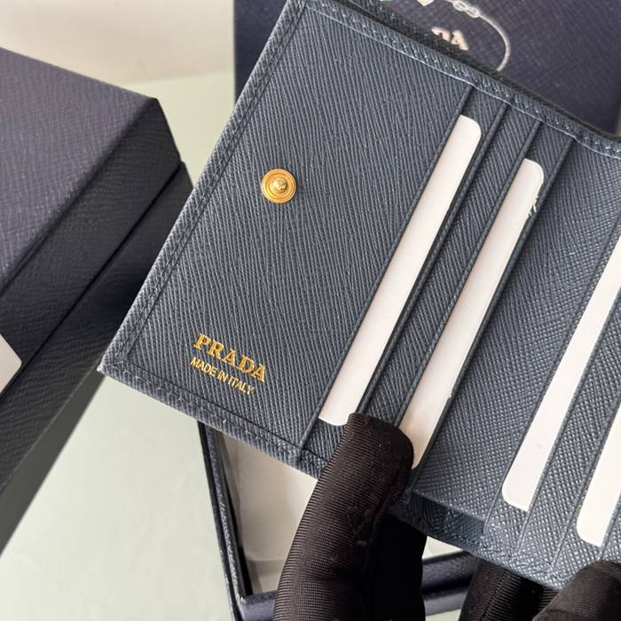 PRADA 1ML050 短財布 サフィアーノ十字紋 牛皮 サイズ:10x9cm