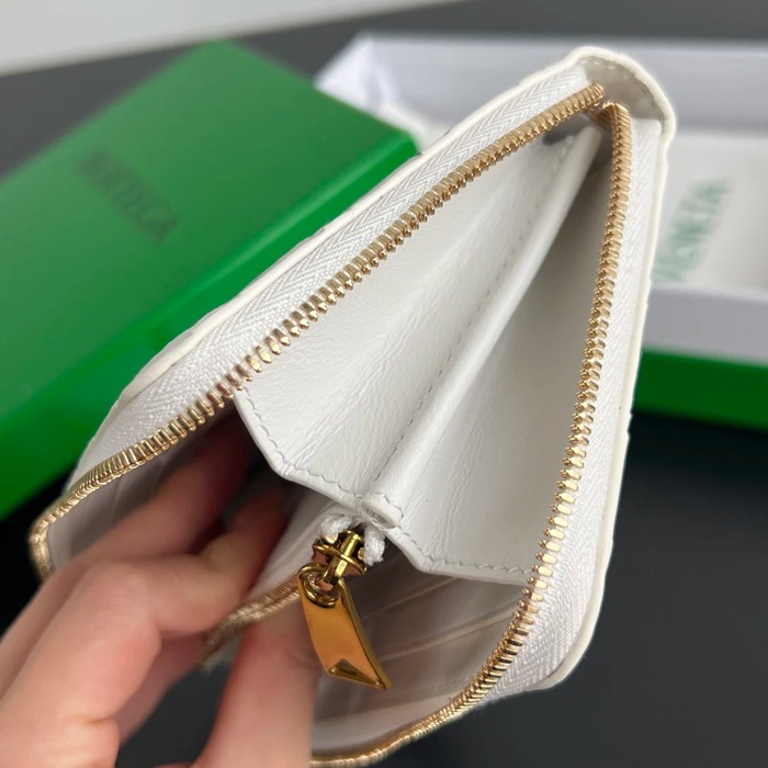 BOTTEGA VENETA BV 593217 バレンタインデー限定 白編み革赤ハート 19x10cm サイズ:19x10cm