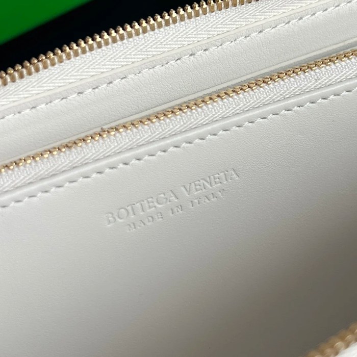 BOTTEGA VENETA BV 593217 バレンタインデー限定 白編み革赤ハート 19x10cm サイズ:19x10cm