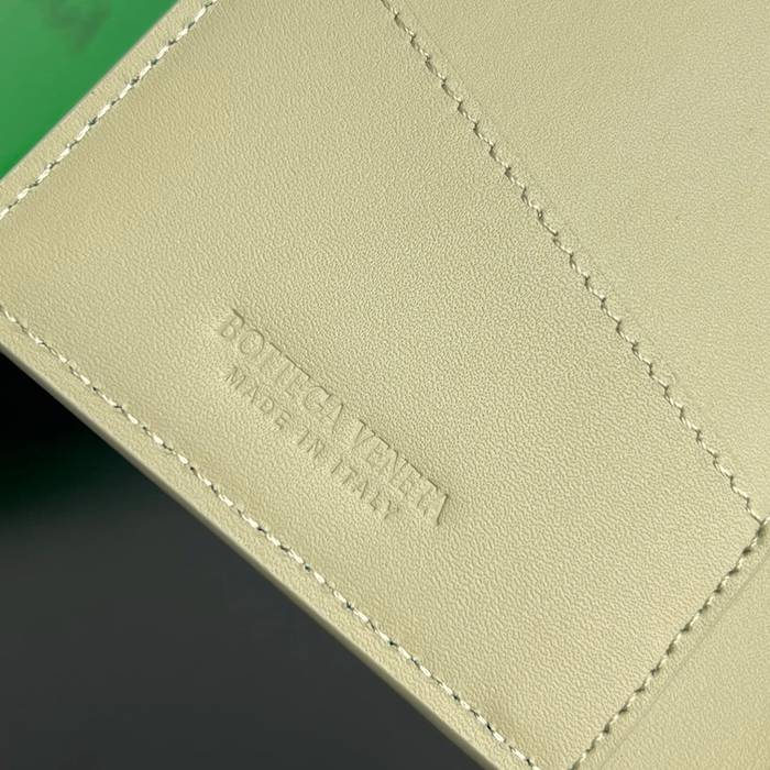BOTTEGA VENETA BV 777046 カセット パスポートケース 編み羊皮 13.6x10.5cm サイズ:13.6x10.5cm