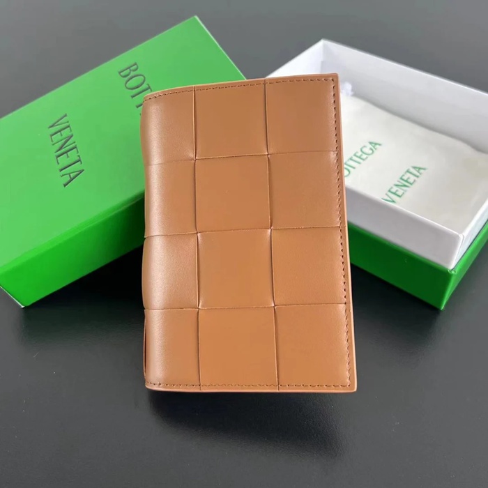 BOTTEGA VENETA BV 777046 カセット パスポートケース 編み羊皮 13.6x10.5cm サイズ:13.6x10.5cm