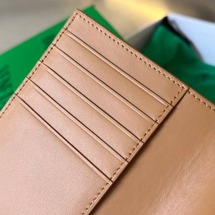 BOTTEGA VENETA BV 607482 新作パスポートケース 編み牛皮 13.3x9.5cm サイズ:13.3x9.5cm