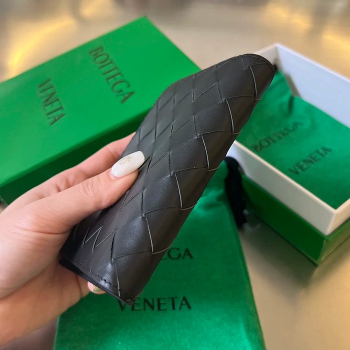 BOTTEGA VENETA BV 607482 新作パスポートケース 編み牛皮 13.3x9.5cm サイズ:13.3x9.5cm