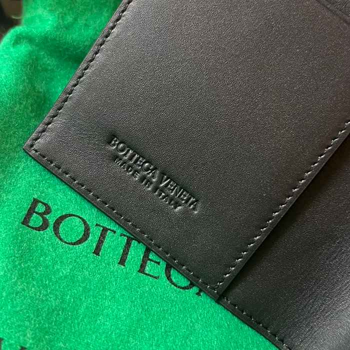 BOTTEGA VENETA BV 607482 新作パスポートケース 編み牛皮 13.3x9.5cm サイズ:13.3x9.5cm